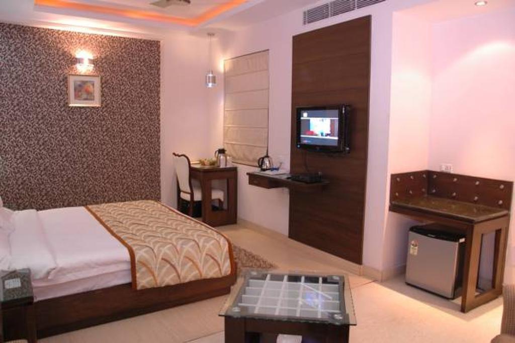 Hotel Palmdale Zirakpur Exteriér fotografie