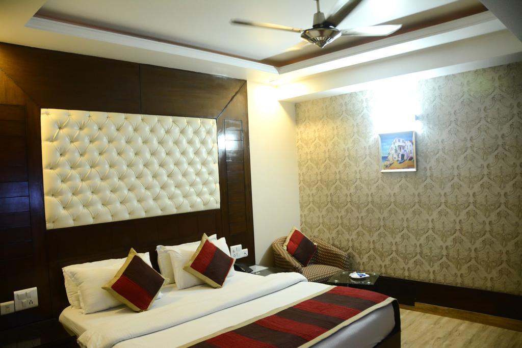 Hotel Palmdale Zirakpur Pokoj fotografie